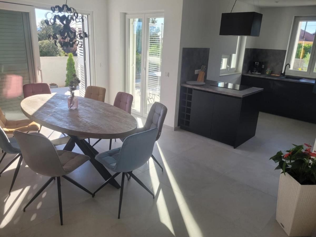 Haus Dalmatia With Heated Pool Leilighet Bibinje Eksteriør bilde