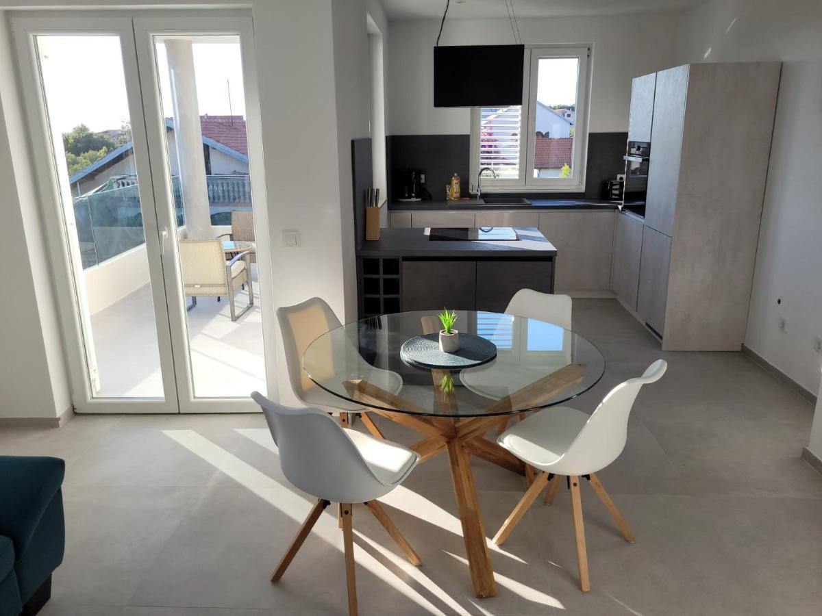 Haus Dalmatia With Heated Pool Leilighet Bibinje Eksteriør bilde