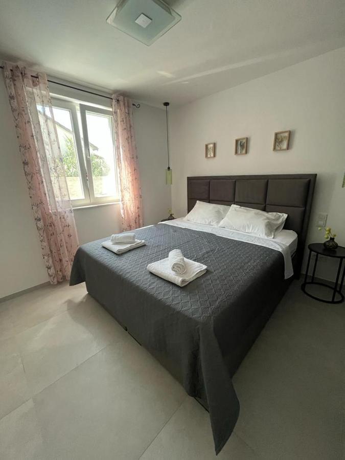 Haus Dalmatia With Heated Pool Leilighet Bibinje Eksteriør bilde